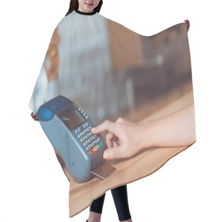 Personality  Payment With Credit Card And Terminal Hair Cutting Cape