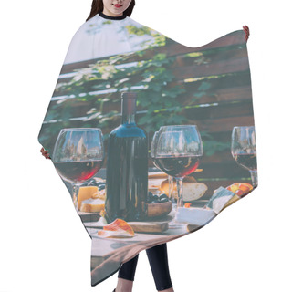 Personality  Red Wine With Various Snacks Hair Cutting Cape