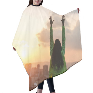 Personality  Woman Celebrating Sport And Fitness Lifestyle Success Hair Cutting Cape