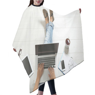 Personality  Top View Of Young Woman Sitting On Floor With Laptop Hair Cutting Cape