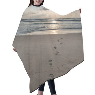 Personality  Footsteps On Sandy Beach Hair Cutting Cape