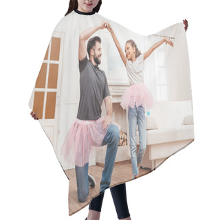 Personality  Family Dancing At Home Hair Cutting Cape