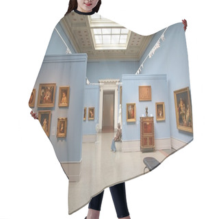 Personality  In Museum Hair Cutting Cape
