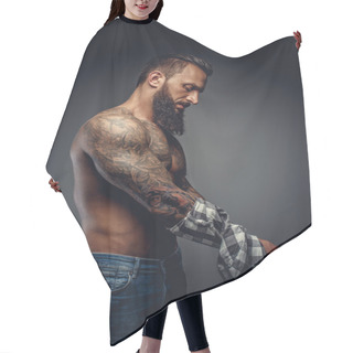 Personality  Tattooed Male Taking Off His Shirt Hair Cutting Cape