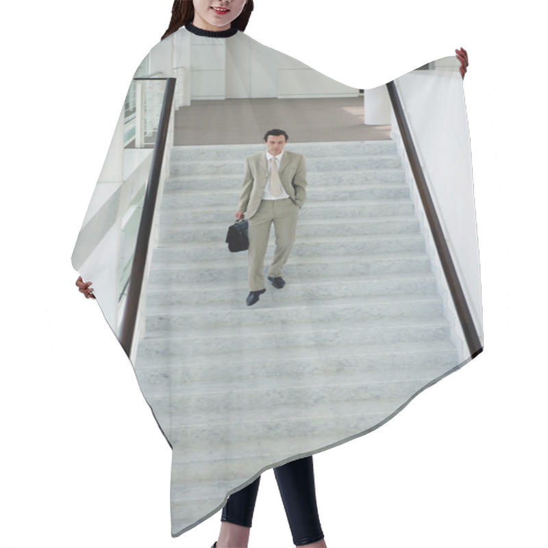 Personality  Man Walking Down Stairs Hair Cutting Cape