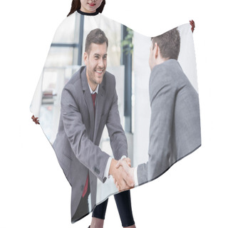 Personality  Businessmen Shaking Hands  Hair Cutting Cape