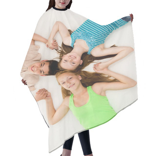 Personality  Young People Holding Hands Hair Cutting Cape
