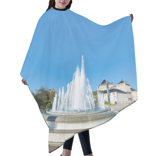 Personality  Fountain Hair Cutting Cape