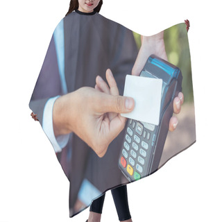 Personality  Man Using Contactless Credit Card  Hair Cutting Cape