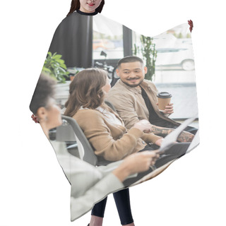 Personality  Joyful Asian Businessman Holding Coffee To Go And Chatting With Female Colleague In Modern Coworking Hair Cutting Cape