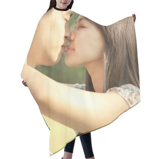 Personality  Kissing Hair Cutting Cape
