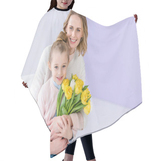Personality  Hugging Mother And Daughter Holding Tulips For Women's Day Hair Cutting Cape