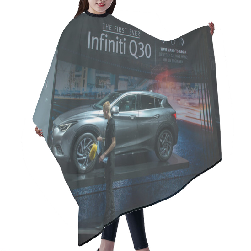 Personality  Infiniti QX30 - World Premiere. Hair Cutting Cape