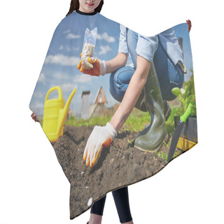 Personality  Female In The Garden Hair Cutting Cape