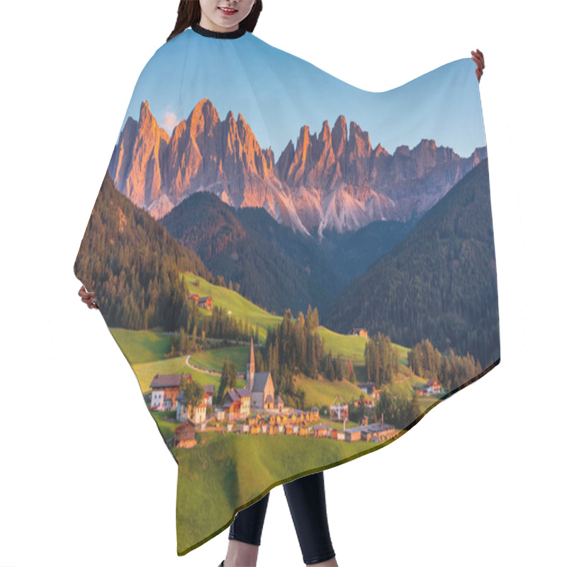 Personality  Santa Maddalena (Santa Magdalena) Village With Magical Dolomites Hair Cutting Cape