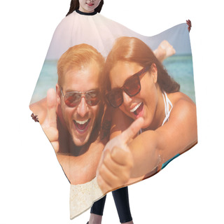 Personality  Happy Couple In Sunglasses Having Fun On The Beach Hair Cutting Cape
