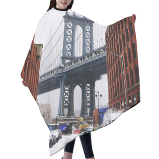 Personality  The Manhattan Bridge Is A Suspension Bridge That Crosses The East River In New York City, Connecting Lower Manhattan At Canal Street With Downtown Brooklyn At The Flatbush Avenue Extension, Hair Cutting Cape