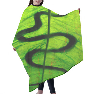 Personality  Snake On A Leaf Hair Cutting Cape