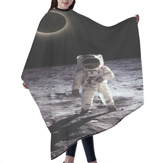 Personality  Astronaut Walking On The Moon Hair Cutting Cape
