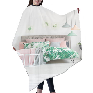 Personality  Floral Bedding On King-size Bed Hair Cutting Cape