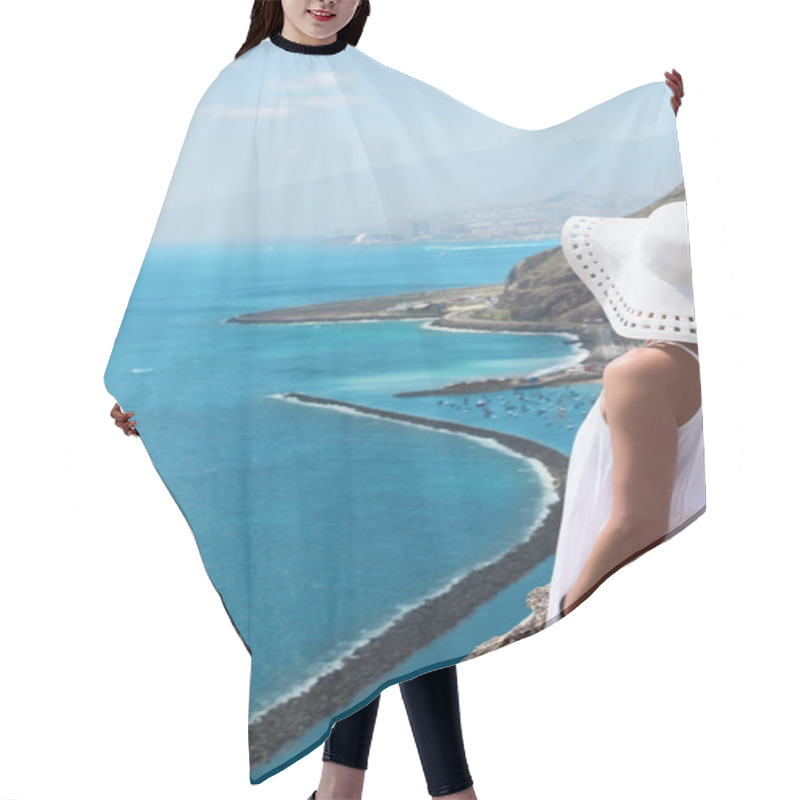 Personality  Girl Lookng On Beach Hair Cutting Cape