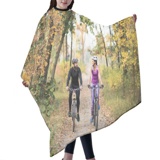 Personality  Couple Cycling Outdoors Hair Cutting Cape