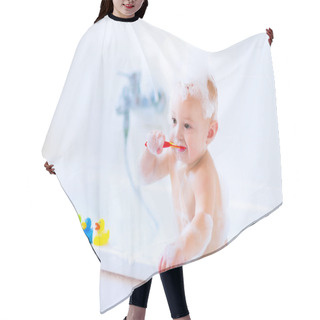 Personality  Baby In Bath Hair Cutting Cape