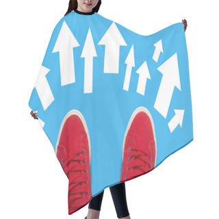 Personality  Legs In Red Sneakers On A Blue Background And A Lot Of Arrows In Different Directions. Concept Of Many Opportunities And Freedom Of Choice. Flat Lay, Top View. Hair Cutting Cape