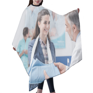Personality  Doctor Visiting A Patient With Broken Arm Hair Cutting Cape