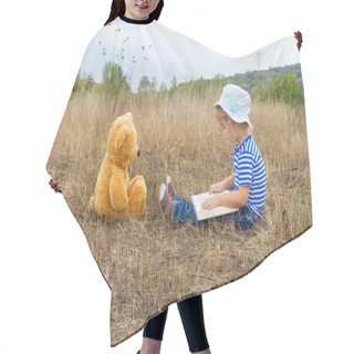 Personality  Cute Girl Reading Book Teddy Bear Hair Cutting Cape