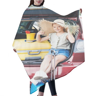 Personality  Travelling Girl Sitting In Car Trunk Hair Cutting Cape