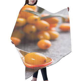 Personality  Sea Buckthorn Berry In Little Spoon Hair Cutting Cape