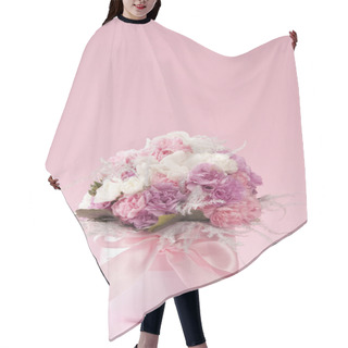 Personality  Fresh Flower Bouquet In Vase Hair Cutting Cape