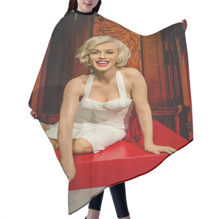 Personality  The Wax Figure Of Marilyn Monroe In Madame Tussauds Singapore. Hair Cutting Cape