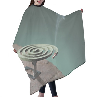 Personality  Mosquito Coil Hair Cutting Cape