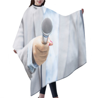 Personality  Female Reporter Holding Microphone During Media Interview Hair Cutting Cape