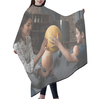 Personality  Mother And Son Assembling Galaxy Model Hair Cutting Cape