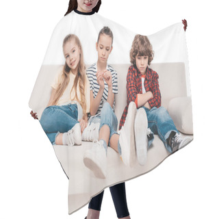Personality  Friends Sitting On Couch Hair Cutting Cape