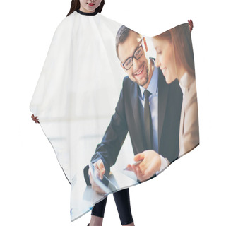 Personality  Business Discussion Hair Cutting Cape