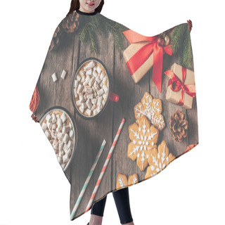 Personality  Flat Lay With Gingerbread, Christmas Gifts And Cups Of Cocoa With Marshmallows On Wooden Background With Fir Tree Hair Cutting Cape