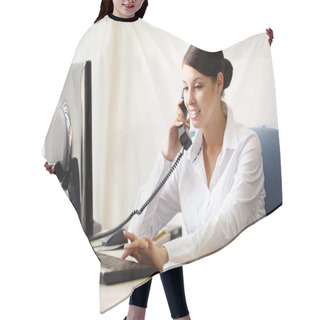 Personality  Businesswoman Talking By Phone Hair Cutting Cape