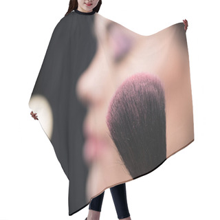 Personality  Make-up Brush With Blusher Hair Cutting Cape