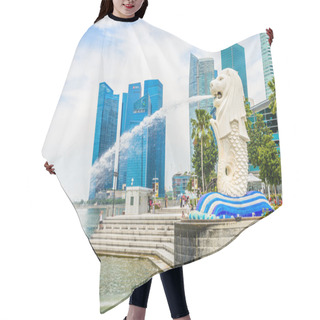 Personality  View Of Singapore Merlion At Marina Bay Against Singapore Skyline Hair Cutting Cape