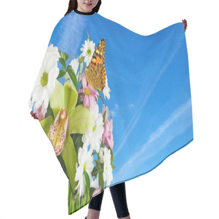 Personality  Beautiful Bouquet Of Flowers On The Sky Background Close-up Hair Cutting Cape
