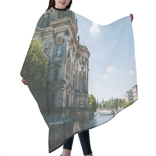 Personality  Spee River Hair Cutting Cape