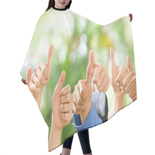 Personality  Thumbs Up On Green Background Hair Cutting Cape