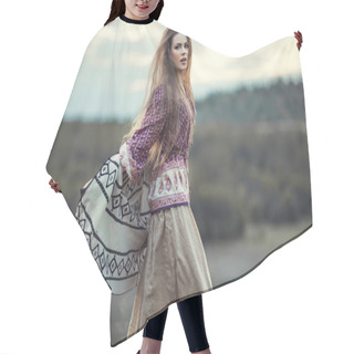 Personality  Beautiful Hippie Girl Jumping Hair Cutting Cape