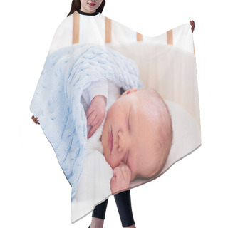 Personality  Newborn Baby Boy In Hospital Cot Hair Cutting Cape