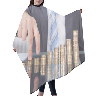 Personality  Businessman Finger Go Up To The Stack Coin Hair Cutting Cape