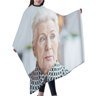 Personality  Grandmother With Natural Make-up Hair Cutting Cape